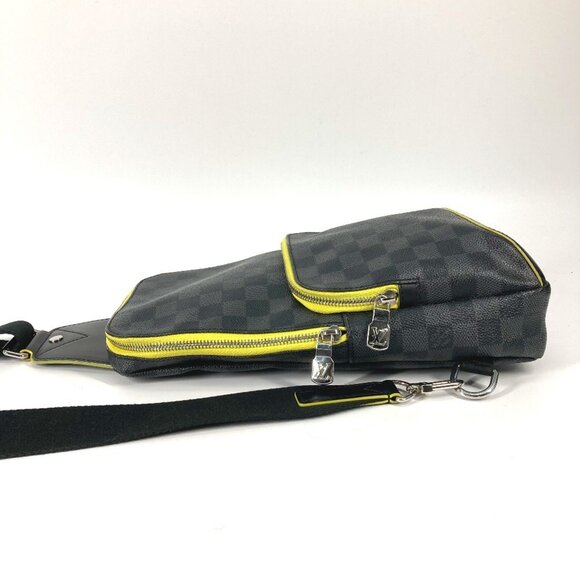 LOUIS VUITTON Black Damier Shoulder Bag - Picture 4 of 16